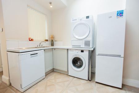 4 bedroom Detached house to let in (4BED) Charnwood Grove, West Bridgford, NG2