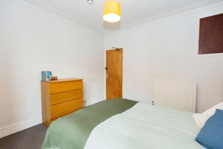 4 bedroom Detached house to let in (4BED) Charnwood Grove, West Bridgford, NG2