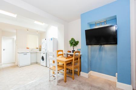 4 bedroom Detached house to let in (4BED) Charnwood Grove, West Bridgford, NG2