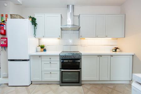 4 bedroom Detached house to let in (4BED) Charnwood Grove, West Bridgford, NG2