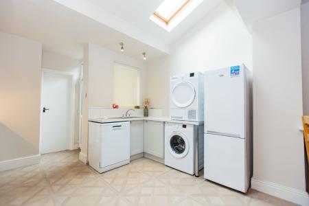 4 bedroom Detached house to let in (4BED) Charnwood Grove, West Bridgford, NG2