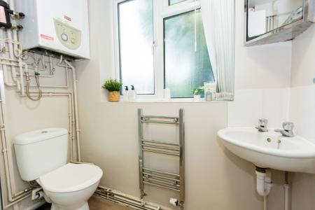 4 bedroom Detached house to let in (4BED) Charnwood Grove, West Bridgford, NG2