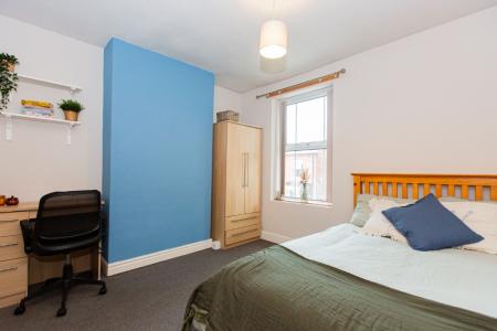 4 bedroom Detached house to let in (4BED) Charnwood Grove, West Bridgford, NG2