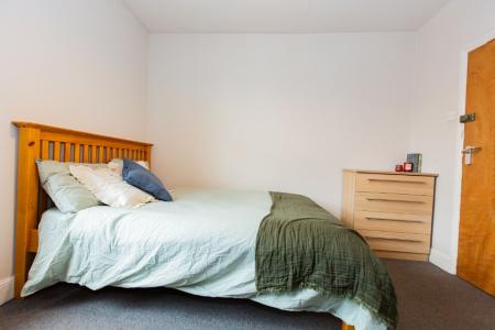 4 bedroom Detached house to let in (4BED) Charnwood Grove, West Bridgford, NG2