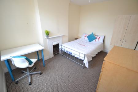 6 bedroom Semi-detached house to let in (1 Room) Harrington Drive, Lenton, Nottingham, NG7