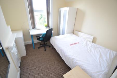 6 bedroom Semi-detached house to let in (1 Room) Harrington Drive, Lenton, Nottingham, NG7