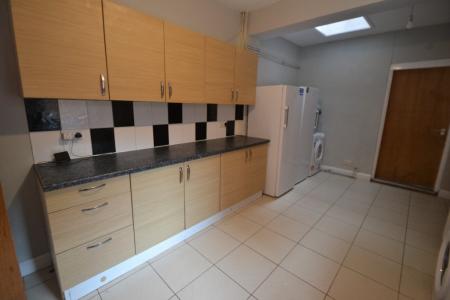 4 bedroom Semi-detached house to let in (4BED) Sherwin Road, Lenton, Nottingham, NG7