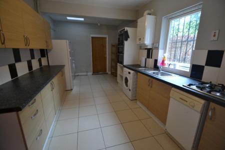 4 bedroom Semi-detached house to let in (4BED) Sherwin Road, Lenton, Nottingham, NG7