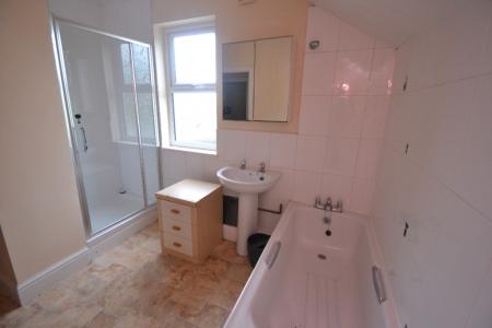 4 bedroom Semi-detached house to let in (4BED) Sherwin Road, Lenton, Nottingham, NG7