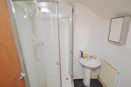 4 bedroom Semi-detached house to let in (4BED) Trinity Avenue, Lenton, Nottingham, NG7