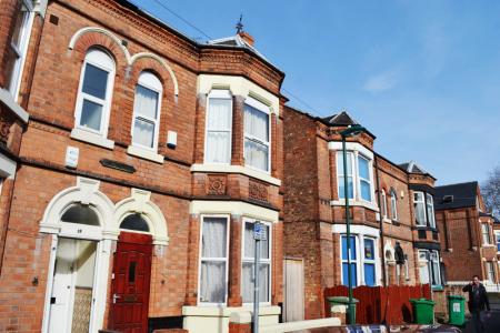 4 bedroom Semi-detached house to let in (4BED) Trinity Avenue, Lenton, Nottingham, NG7