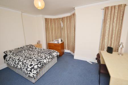 4 bedroom Semi-detached house to let in (4BED) Trinity Avenue, Lenton, Nottingham, NG7
