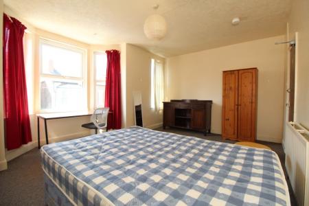 3 bedroom Detached house to let in (3 BED) Kimbolton Avenue, Lenton, Nottingham, NG7