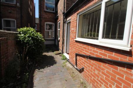 3 bedroom Detached house to let in (3 BED) Kimbolton Avenue, Lenton, Nottingham, NG7