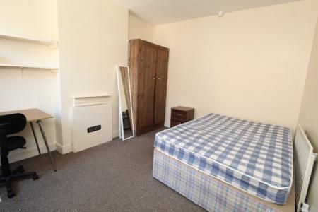 3 bedroom Detached house to let in (3 BED) Kimbolton Avenue, Lenton, Nottingham, NG7