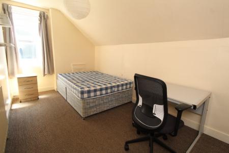 3 bedroom Detached house to let in (3 BED) Kimbolton Avenue, Lenton, Nottingham, NG7