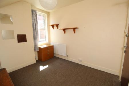 3 bedroom Detached house to let in (3 BED) Kimbolton Avenue, Lenton, Nottingham, NG7