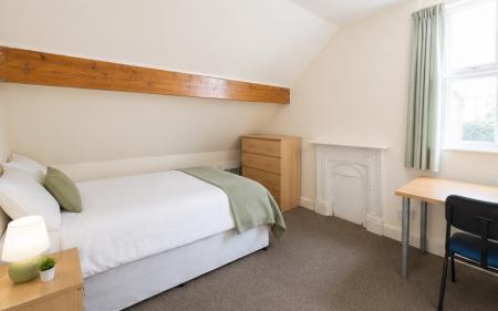 3 bedroom Semi-detached house to let in (3 BED) Derby Grove, Lenton, Nottingham, NG7