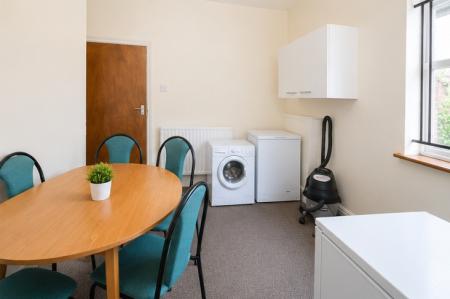 3 bedroom Semi-detached house to let in (3 BED) Derby Grove, Lenton, Nottingham, NG7