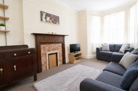 3 bedroom Semi-detached house to let in (3 BED) Derby Grove, Lenton, Nottingham, NG7