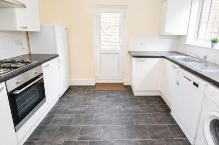 3 bedroom Semi-detached house to let in (3 BED) Derby Grove, Lenton, Nottingham, NG7