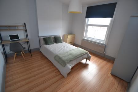 4 bedroom Semi-detached house to let in (4BED) Shrewsbury Road, Nottingham, NG2
