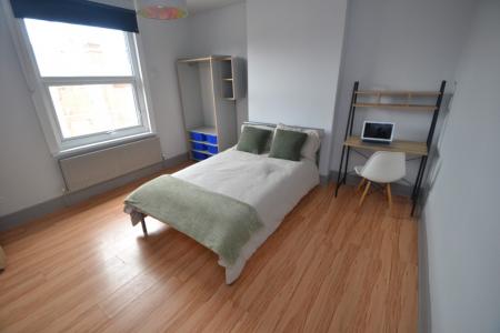 4 bedroom Semi-detached house to let in (4BED) Shrewsbury Road, Nottingham, NG2