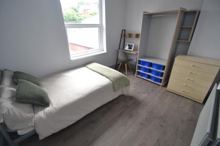 4 bedroom Semi-detached house to let in (4BED) Shrewsbury Road, Nottingham, NG2
