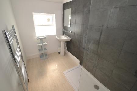 5 bedroom Semi-detached house to let in (Residential) Trent Boulevard, West Bridgford, NG2