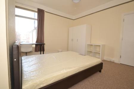5 bedroom Semi-detached house to let in (Residential) Trent Boulevard, West Bridgford, NG2