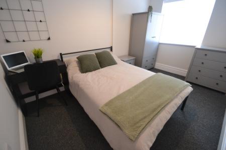 2 bedroom Flat to let in Musters Road, West Bridgford, NG2