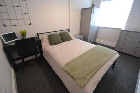 2 bedroom Flat to let in Musters Road, West Bridgford, NG2