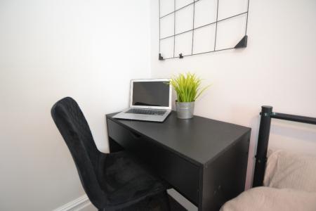2 bedroom Flat to let in Musters Road, West Bridgford, NG2