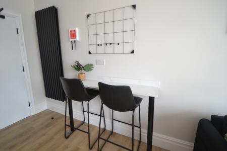 2 bedroom Flat to let in Musters Road, West Bridgford, NG2