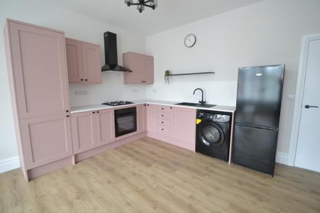 2 bedroom Flat to let in Musters Road, West Bridgford, NG2