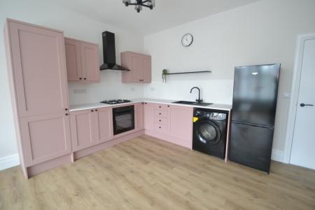 2 bedroom Flat to let in Musters Road, West Bridgford, NG2