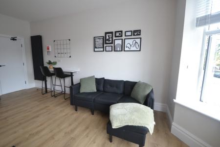 2 bedroom Flat to let in Musters Road, West Bridgford, NG2