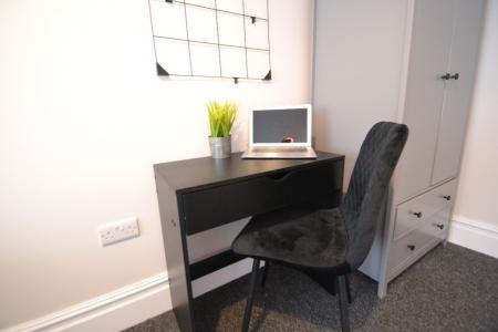 2 bedroom Flat to let in Musters Road, West Bridgford, NG2