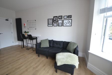 2 bedroom Flat to let in Musters Road, West Bridgford, NG2