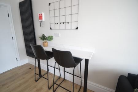 2 bedroom Flat to let in Musters Road, West Bridgford, NG2