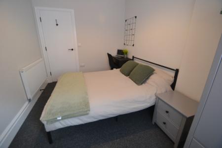 2 bedroom Flat to let in Musters Road, West Bridgford, NG2