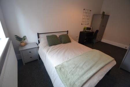 2 bedroom Flat to let in Musters Road, West Bridgford, NG2