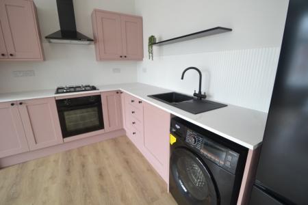 2 bedroom Flat to let in Musters Road, West Bridgford, NG2