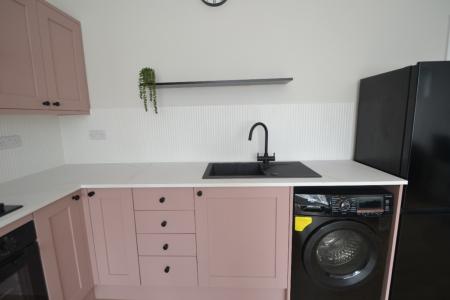 2 bedroom Flat to let in Musters Road, West Bridgford, NG2