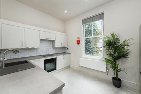 2 bedroom Flat to let in Clarendon Street, City Centre, Nottingham, NG1