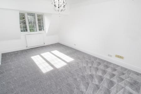 4 bedroom Detached house to let in Middleton Crescent, Beeston, NG9
