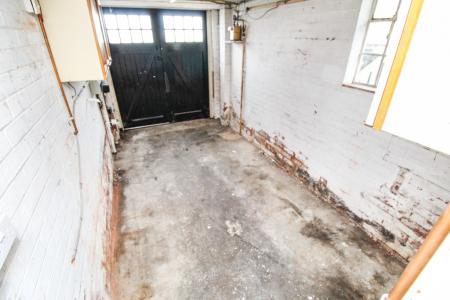 4 bedroom Detached house to let in Middleton Crescent, Beeston, NG9