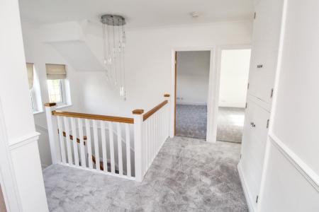 4 bedroom Detached house to let in Middleton Crescent, Beeston, NG9