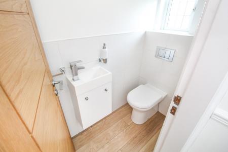4 bedroom Detached house to let in Middleton Crescent, Beeston, NG9