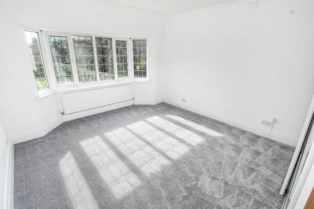 4 bedroom Detached house to let in Middleton Crescent, Beeston, NG9